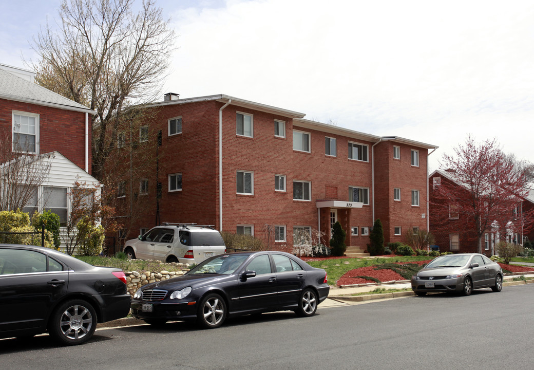 Captains Hill in Arlington, VA - Building Photo