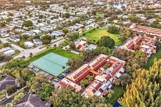 400 Commodore Dr in Plantation, FL - Foto de edificio - Building Photo