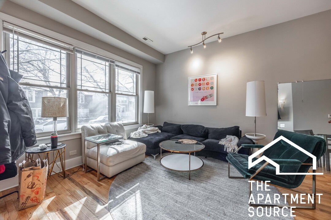 2430 N Marshfield Ave, Unit 1 in Chicago, IL - Building Photo