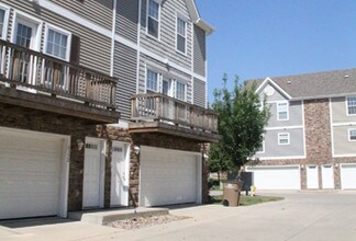 Village at North Pointe in Grimes, IA - Foto de edificio - Building Photo