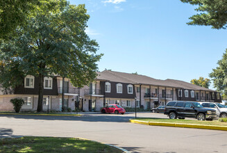 Avalon Woods Apartment Homes in Elkhart, IN - Building Photo - Building Photo