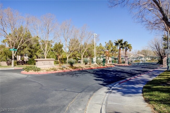 162 Mountainside Dr in Henderson, NV - Foto de edificio - Building Photo