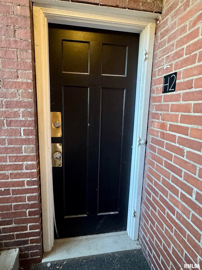 2028 7th Ave in Moline, IL - Building Photo - Building Photo