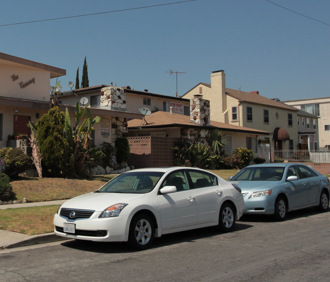 215 E Tamarack Ave in Inglewood, CA - Foto de edificio - Building Photo