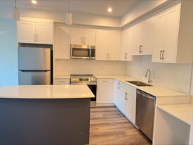 660 Beach Rd in Qualicum Beach, BC - Building Photo