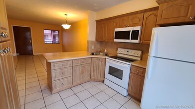 5290 W 21st Ct-Unit -306 in Hialeah, FL - Building Photo - Building Photo