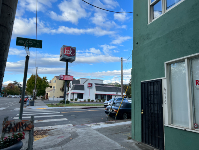 6436 Telegraph Ave in Oakland, CA - Foto de edificio - Building Photo