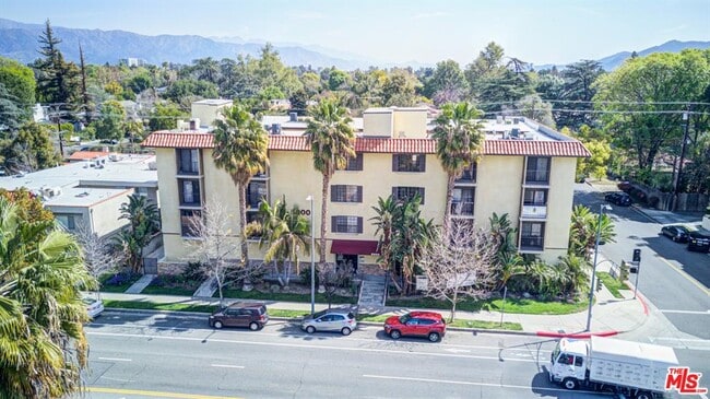 5000 Laurel Canyon Blvd, Unit #104 in Los Angeles, CA - Foto de edificio - Building Photo