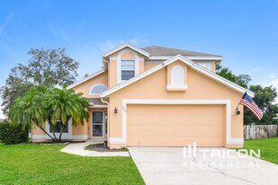 528 Little Lake Ct in Winter Haven, FL - Building Photo