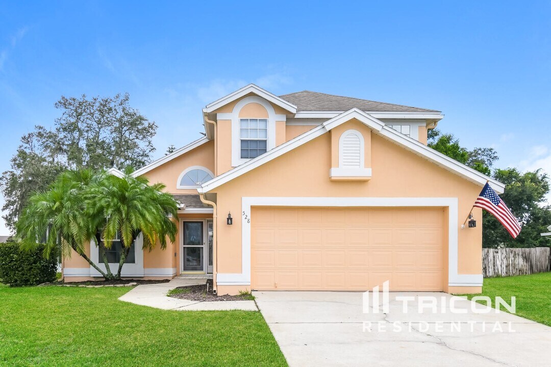 528 Little Lake Ct in Winter Haven, FL - Building Photo