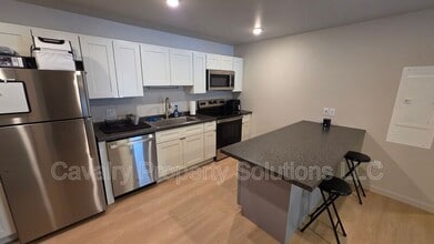 1221 Commonwealth Ave in Duluth, MN - Building Photo - Building Photo