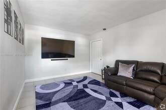 5755 NW 7th Ave in Miami, FL - Building Photo - Building Photo