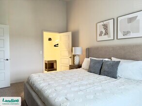 301 Towne Center Dr, Unit 236 in Belton, MO - Foto de edificio - Building Photo