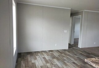 6584 S Hampshire Dr in Holly, MI - Building Photo - Building Photo