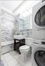 562 Hudson St in New York, NY - Building Photo - Building Photo