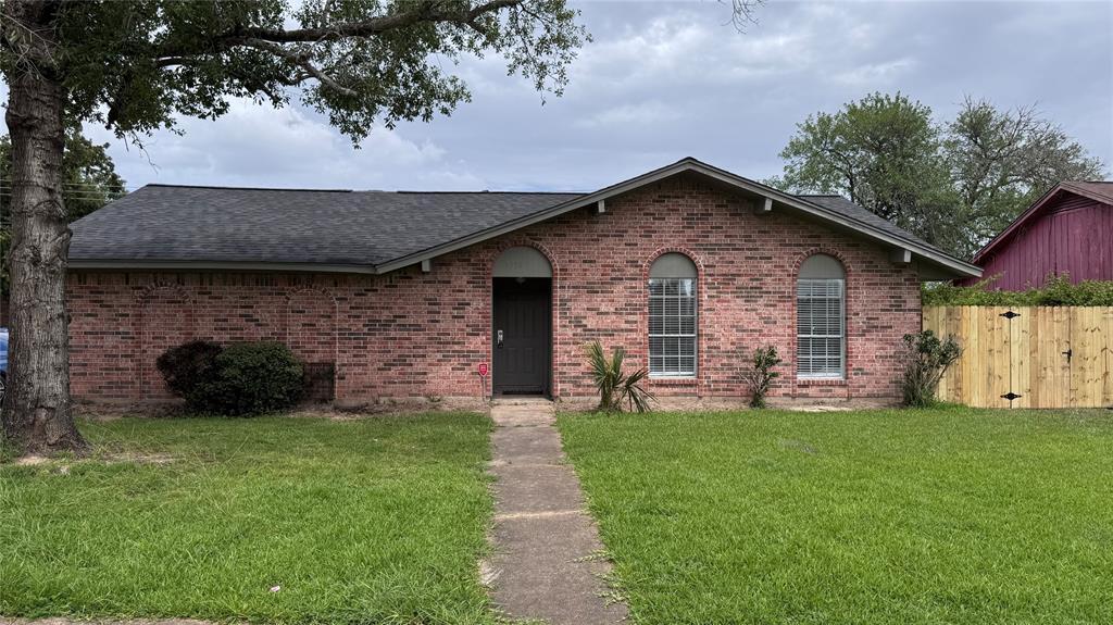 9750 Guest St in Houston, TX - Building Photo