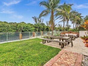 2901 Hidden Harbour St in Fort Lauderdale, FL - Building Photo - Building Photo