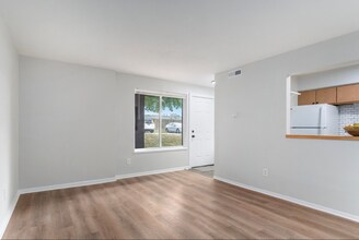 2721 Madelyn Dr SW in Wyoming, MI - Building Photo - Building Photo