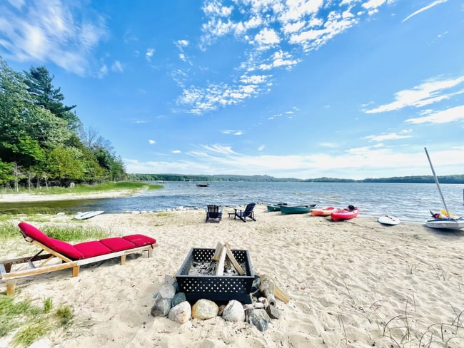 1663 Elberta Resort Rd in Frankfort, MI - Building Photo - Building Photo