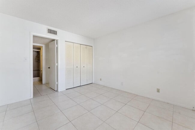 706 SE 2nd Ave, Unit 430 in Deerfield Beach, FL - Building Photo - Building Photo