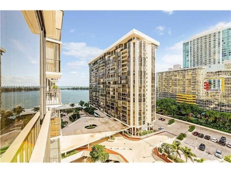 1865 Brickell Ave in Miami, FL - Building Photo