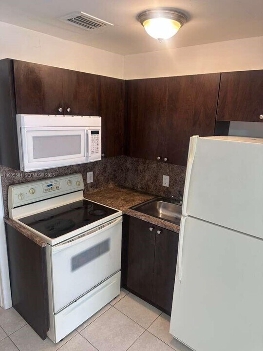 1770 SW 44th Ave in Fort Lauderdale, FL - Building Photo