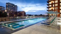 Swimming Pool - Radius Uptown Apartamentos in Denver, Colorado