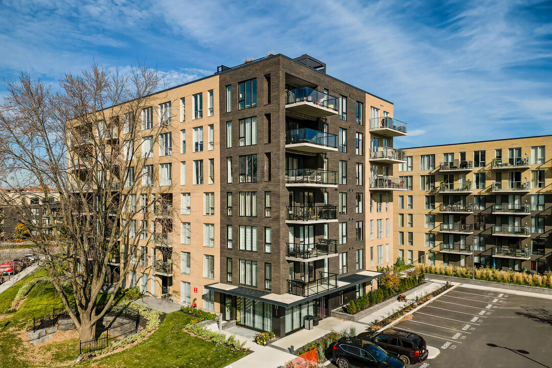 301 De L'académie Av in Dorval, QC - Building Photo