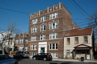 Beacon Court in Jersey City, NJ - Building Photo - Building Photo