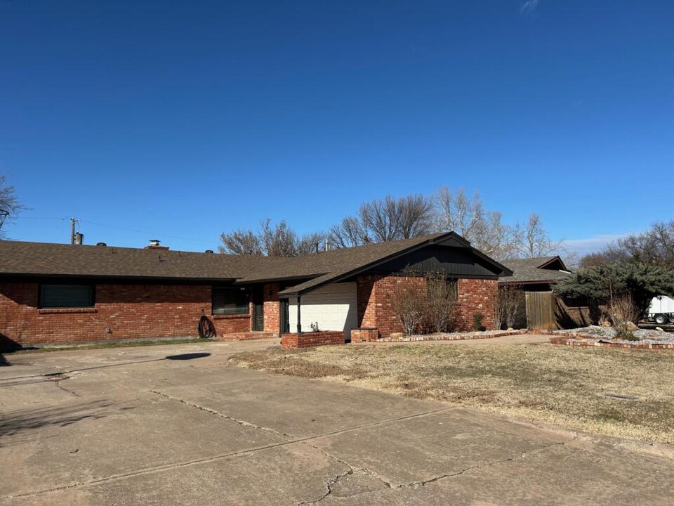 16 NW 58th St in Lawton, OK - Building Photo