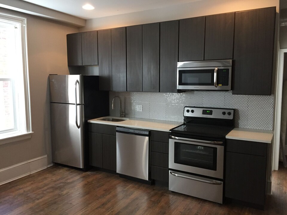 4948 Walnut St in Philadelphia, PA - Building Photo