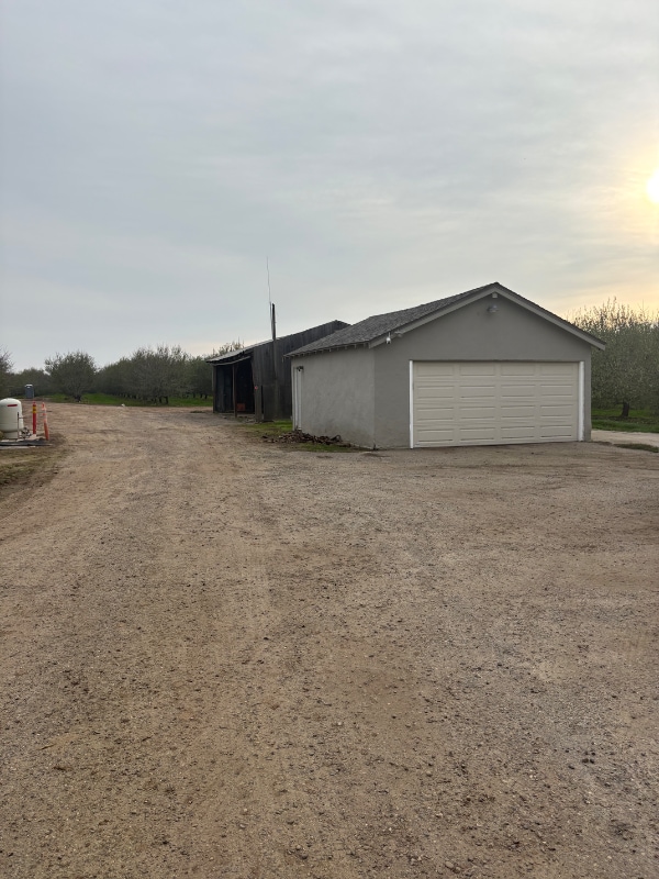 420 Milnes Rd in Modesto, CA - Foto de edificio - Building Photo