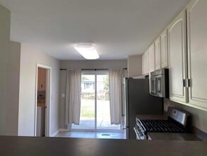 86 Amberly Dr in Round Lake, IL - Building Photo - Building Photo