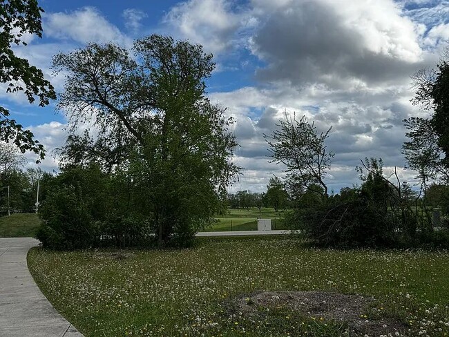 14830 Golf Pky in Brookfield, WI - Building Photo - Building Photo