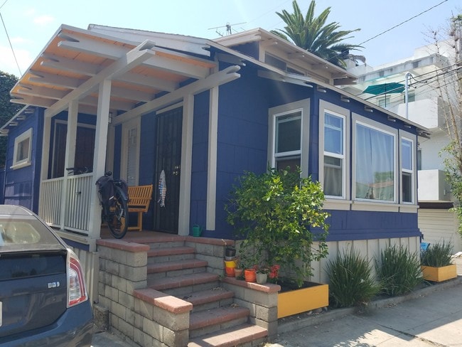 257 Windward Ave, Unit B in Los Angeles, CA - Building Photo - Building Photo