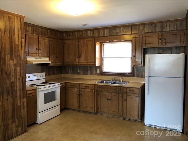 355 Sunny Hill Dr in Lincolnton, NC - Building Photo - Building Photo