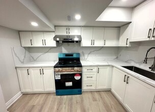 33 Mountainside Cres in Whitby, ON - Building Photo - Building Photo