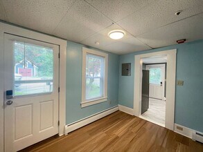 44 Main St in Raymond, NH - Building Photo - Building Photo