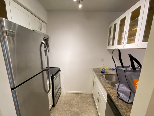 1525 Pendrell St in Vancouver, BC - Building Photo - Building Photo