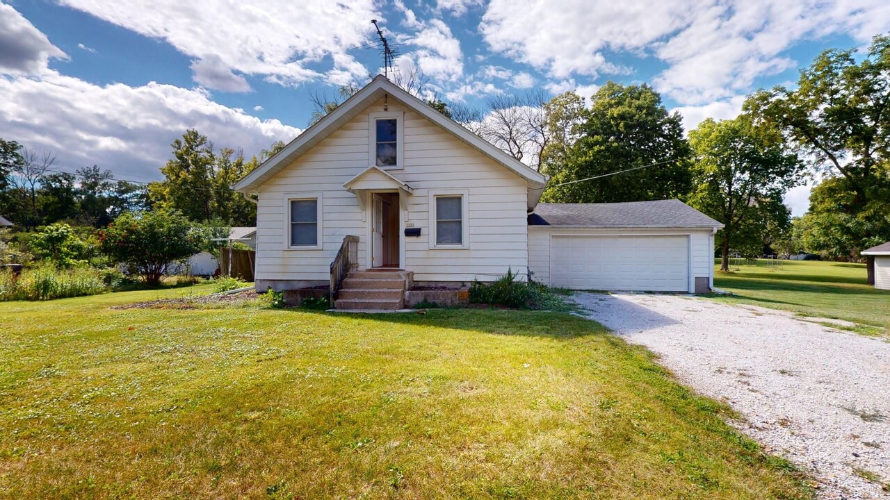 1023 Garfield Ave in Ames, IA - Building Photo