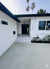 8561 Marklein Ave in North Hills, CA - Building Photo - Building Photo