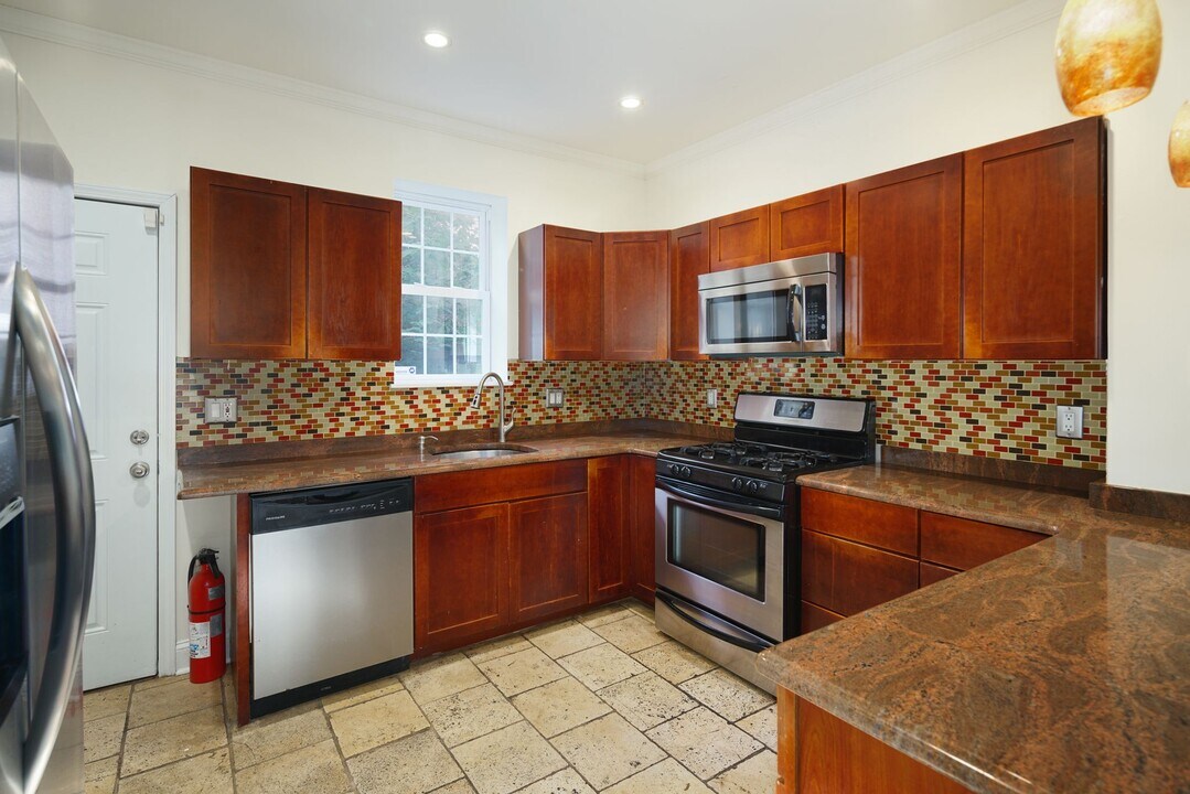 532 N 19th St in Philadelphia, PA - Building Photo
