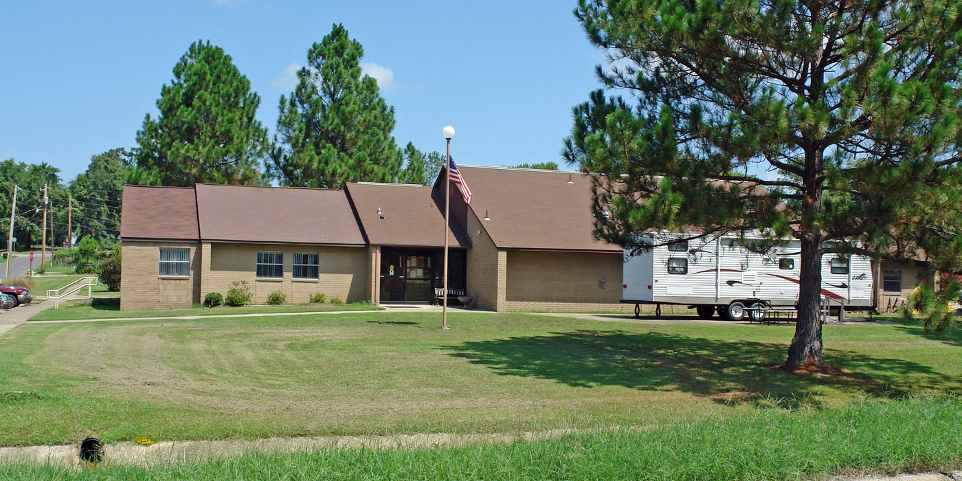 Whispering Pines in Benton, AR - Building Photo