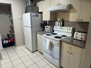570 NW 114th Ave in Miami, FL - Building Photo - Building Photo