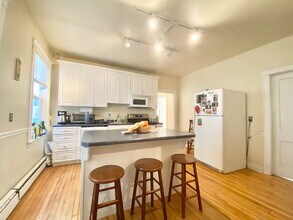 19 Sachem St, Unit 2 in Boston, MA - Foto de edificio - Building Photo