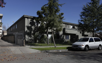 14133 Calvert St in Van Nuys, CA - Building Photo - Building Photo