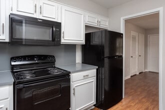 The Cove in Columbus, GA - Building Photo - Interior Photo