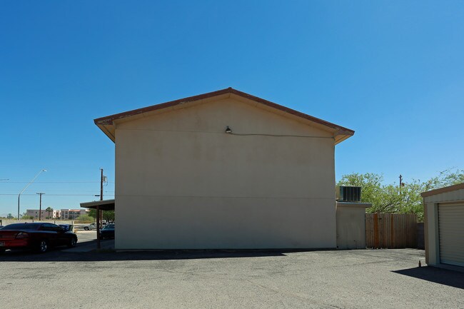 Tom's Rentals in Tucson, AZ - Building Photo - Building Photo