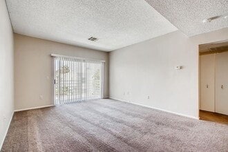 7100 W Pirates Cove Rd in Las Vegas, NV - Building Photo - Building Photo