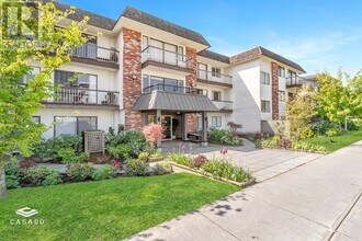 2040-2040 Cornwall Ave in Vancouver, BC - Building Photo - Building Photo